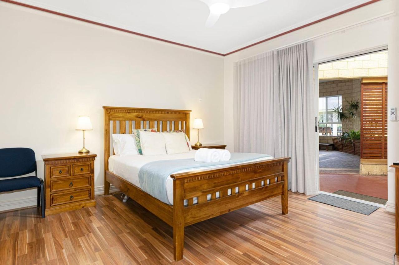 Inn The Tuarts Guest Lodge Wonnerup Extérieur photo
